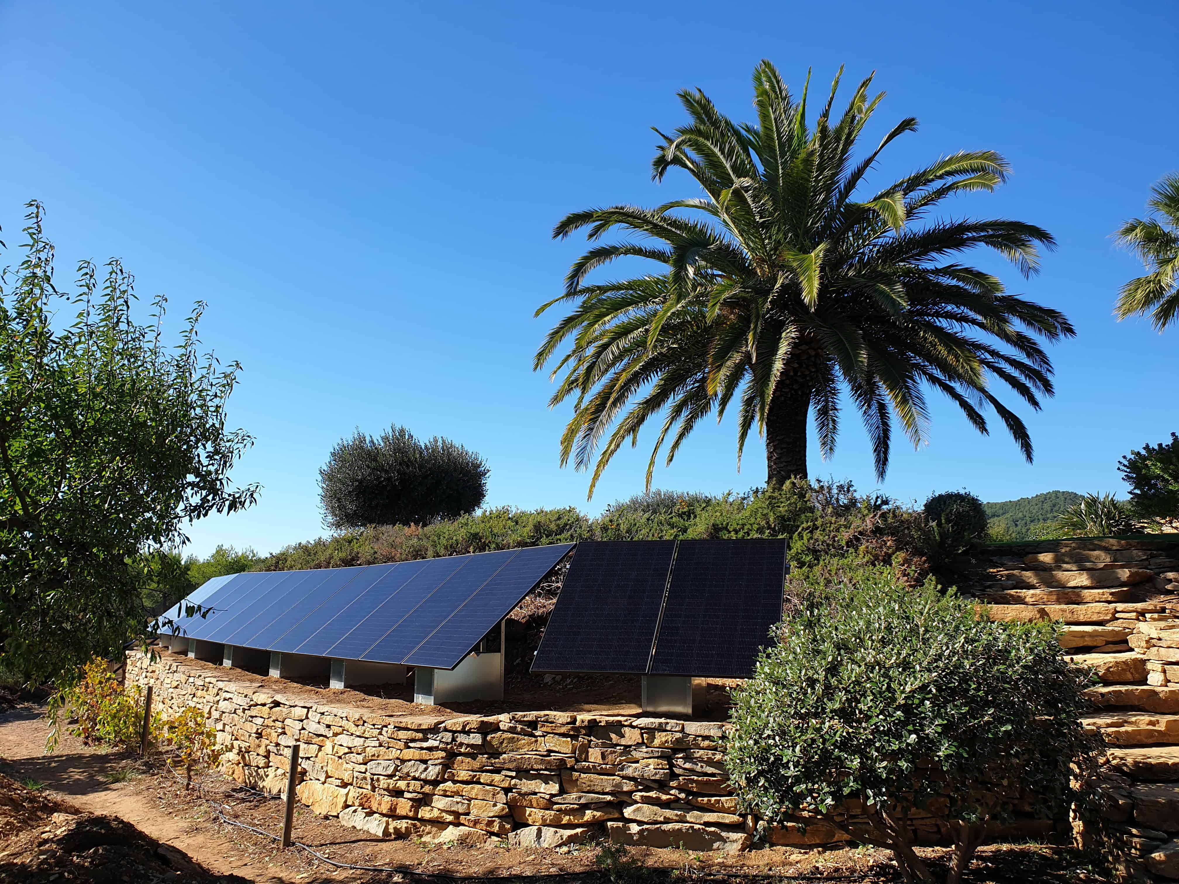 Panneaux photovoltaïques sur bacs lestés